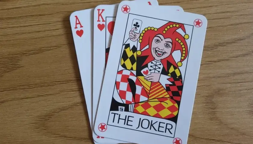 Karty do gry: as, król i joker. Poznaj zasady gry karciane i zacznij grać!