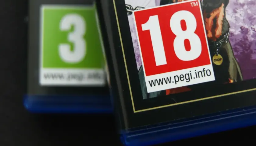 Okładki gier z oznaczeniami PEGI 3 i 18. To gry dla dorosłych, które wymagają ukończonych 18 lat.